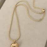..Military style chain and golden heart, gold plated.