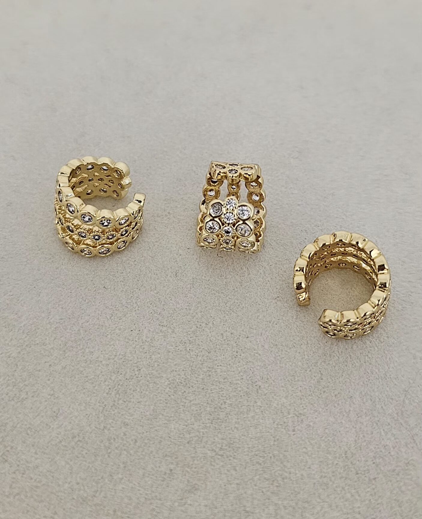 20260527_124442 Zircon and Gold- Plated Ear Cuff (Single Piece) - Imagen 1