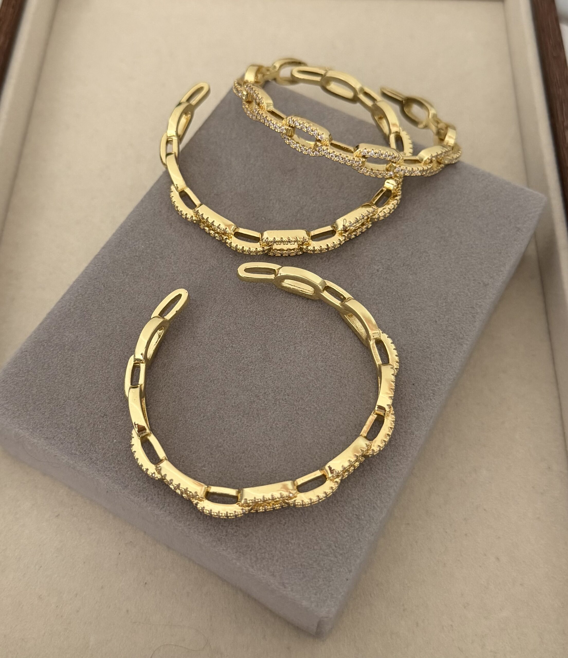 IMG_2172 .Zircon and Gold- Plated Bracelet - Imagen 1