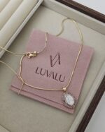 Virgin Necklace - Imagen 2