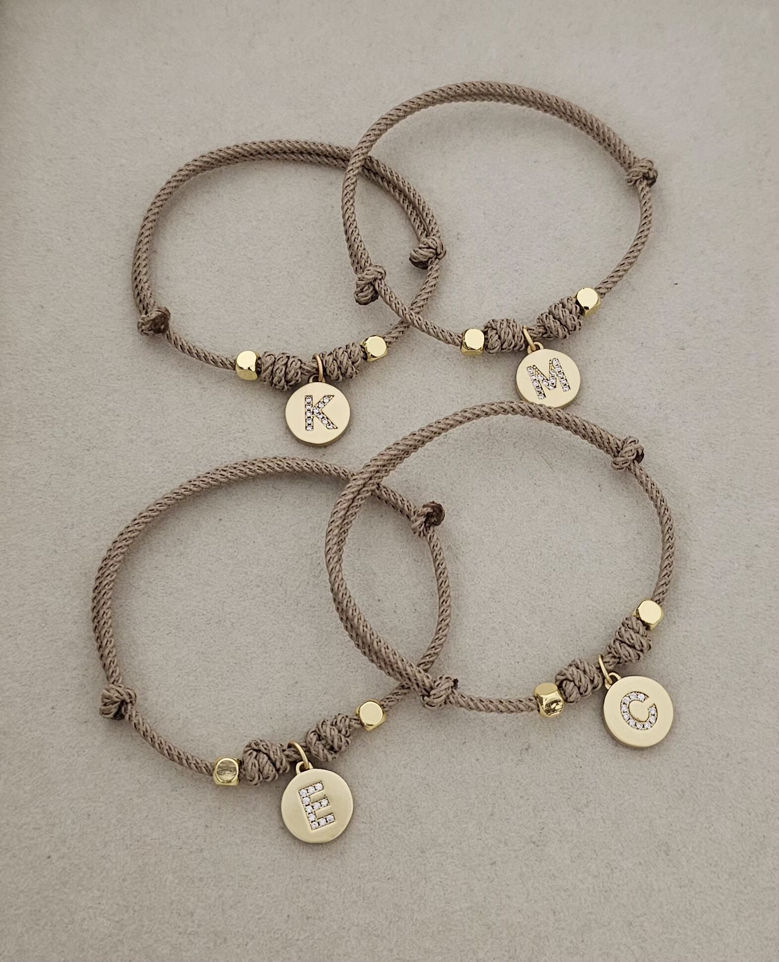 20260804_001726 Initial Bracelet - Imagen 1